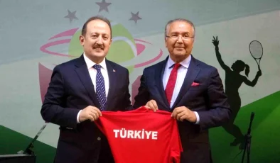Mersin’de ‘Dünya Kadınlar Günü’ kapsamında tenis turnuvası başladı