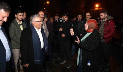 Kayseri Büyükşehir Belediye Başkanı Dr. Memduh Büyükkılıç, İncesu ilçesinde vatandaşlarla bir araya geldi