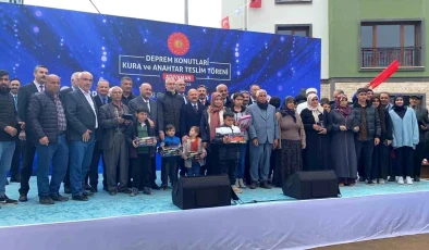 Çalışma ve Sosyal Güvenlik Bakanı Vedat Işıkhan: Depremzede konutlarını yeniden inşa ediyoruz