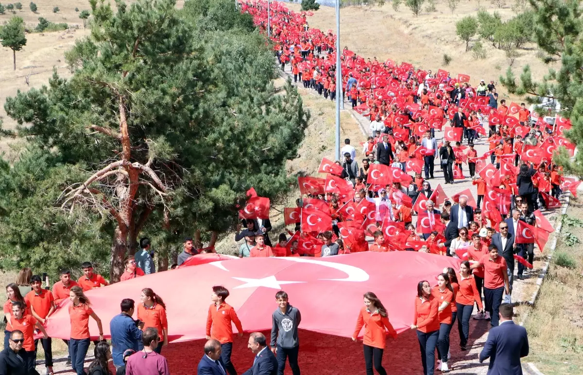 Erzurum’da öğrenciler Aziziye Tabyaları’nda ilk ders heyecanı yaşadı