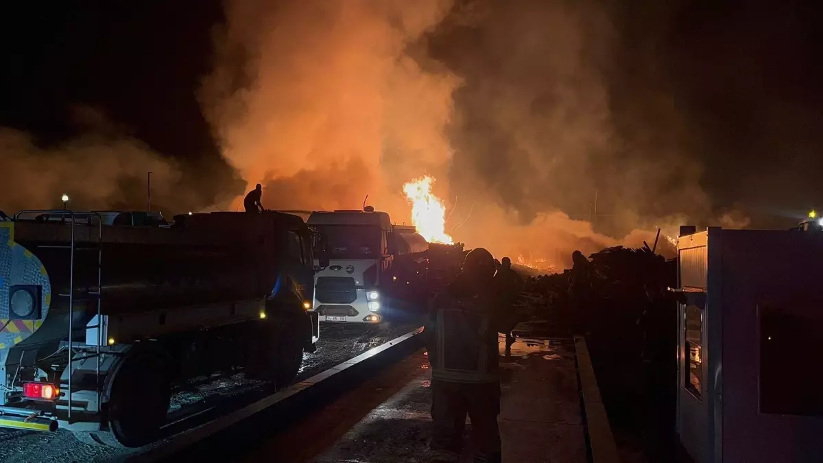Karacabey’de Yangına Müdahale Sırasında İtfaiye Eri Etkilendi