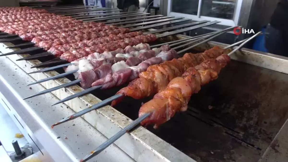 Kebapçılar TEKNOFEST’te Dumansız Mangal ile Adana Kebap Satıyor