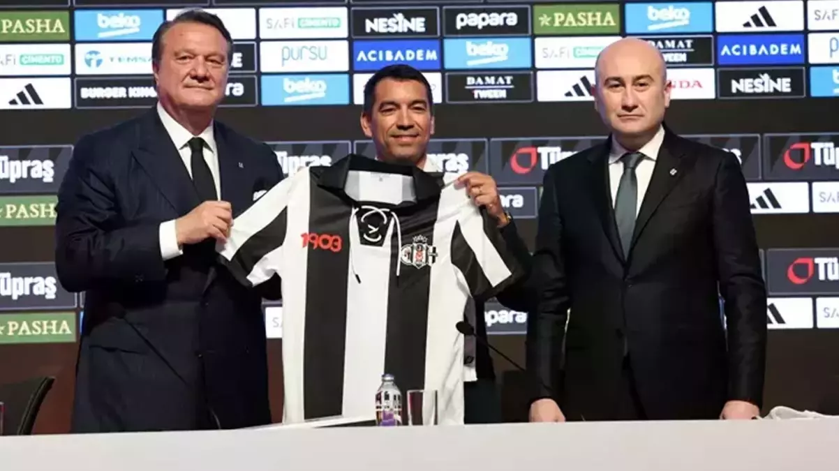 Giovanni van Bronckhorst Beşiktaş’tan ayrılıyor mu? Hasan Arat’tan tartışmaları bitirecek sözler