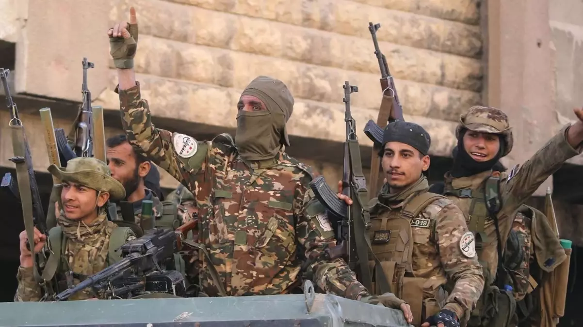 Muhalifler terör örgütü PKK/YPG’nin kontrolündeki Tel Rıfat’ı tamamen kuşattı