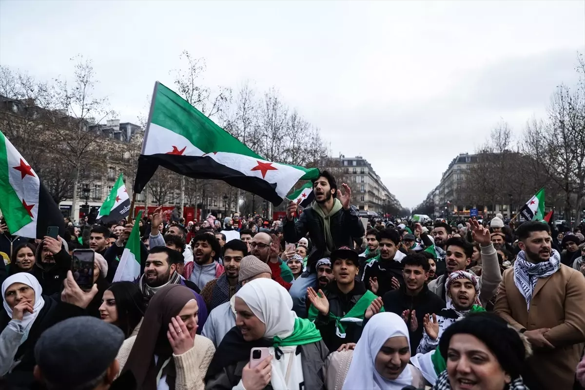 Paris’te Suriye Devrimi Coşkuyla Kutlandı