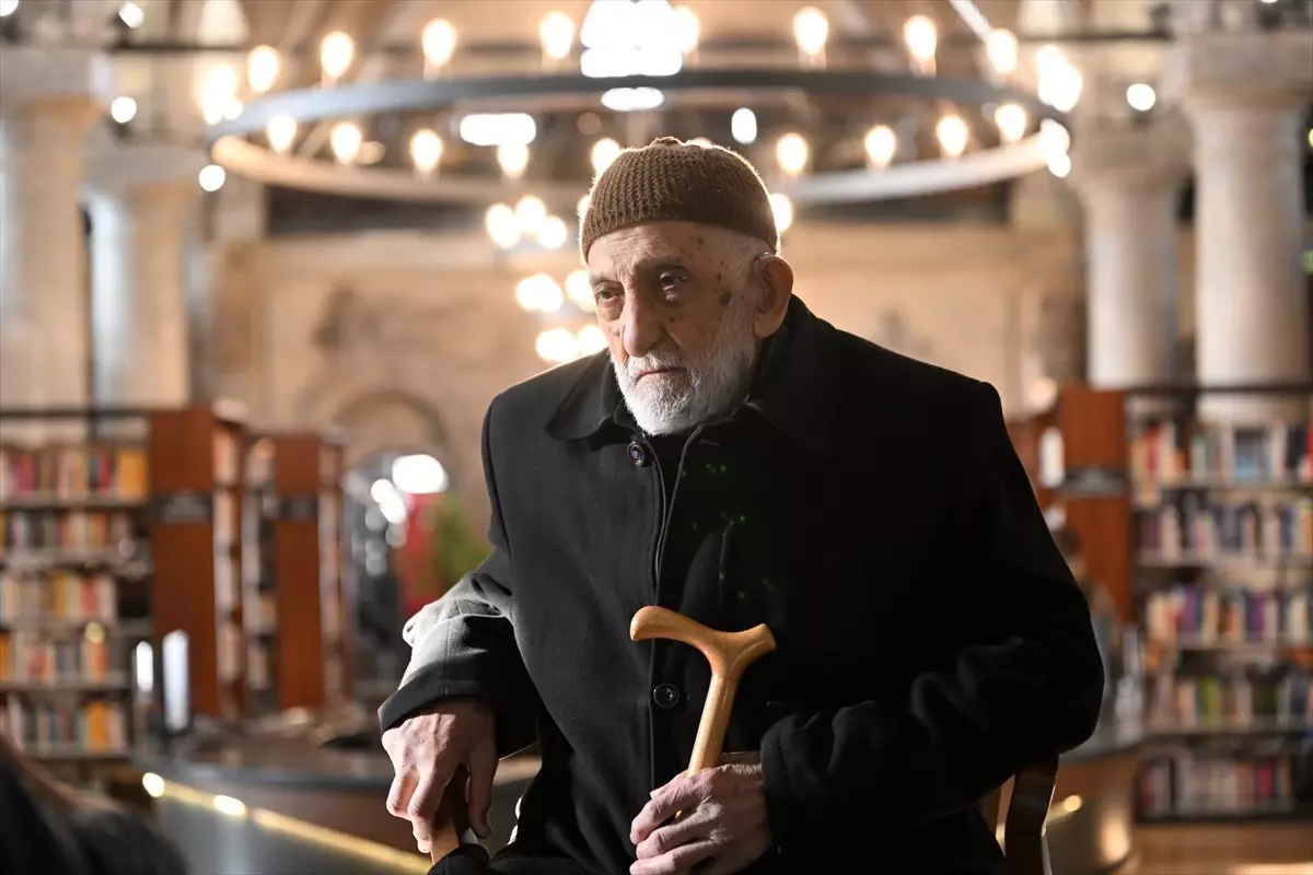 94 Yaşındaki Halil Dede’nin Kütüphane Tutkusu