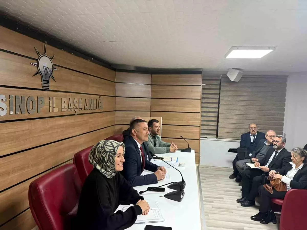 AK Parti Sinop’ta Yeni Yönetim Toplandı
