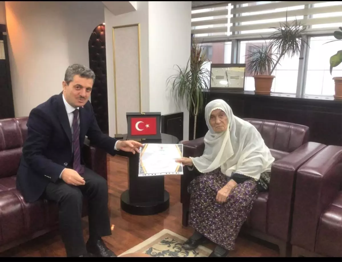 Düzceli Teyze’den Anlamlı Bağış